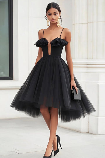 Robe de cocktail courte en tulle noir à volants